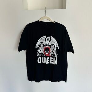 Queen T-Shirt in Black